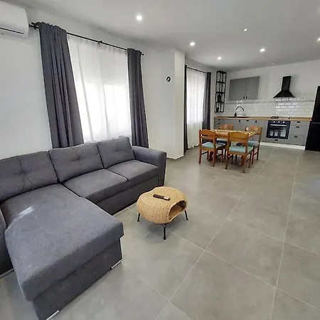 One-Room Apartment By The Beach * Betina (Sibenik-Knin)
