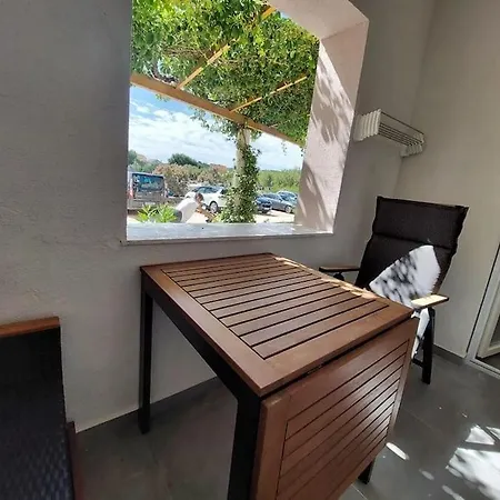 One-Room Apartment By The Beach Apartment Betina (Sibenik-Knin)