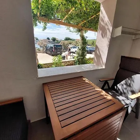 One-Room Apartment By The Beach Apartment