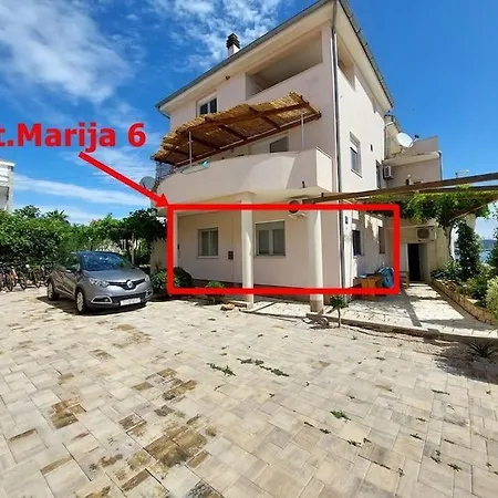 One-Room Apartment By The Beach Apartment Betina (Sibenik-Knin)